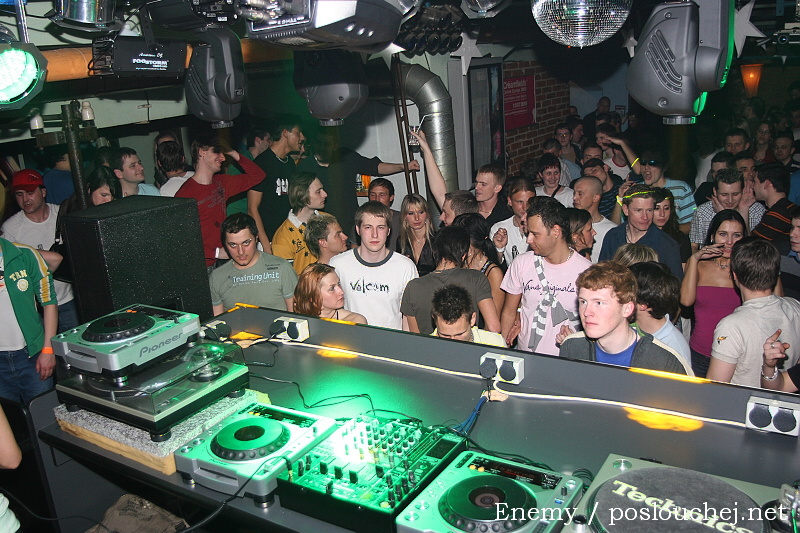HOUSEWARS - Pátek 21. 3. 2008