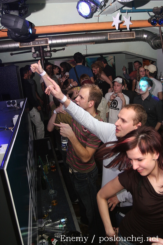 HOUSEWARS - Pátek 21. 3. 2008