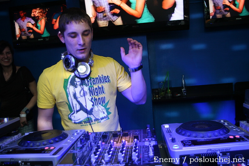 HOUSEWARS - Pátek 21. 3. 2008