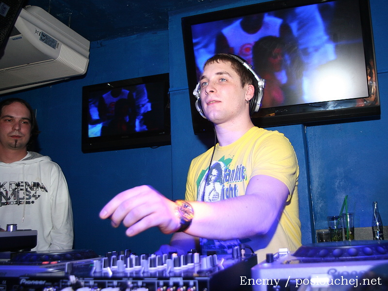 HOUSEWARS - Pátek 21. 3. 2008