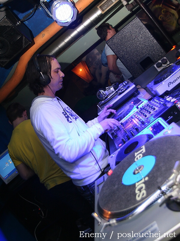HOUSEWARS - Pátek 21. 3. 2008