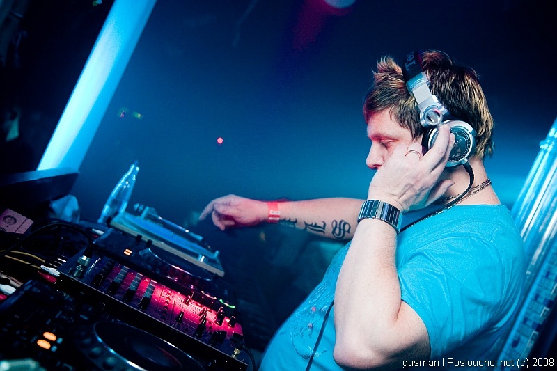 CALVIN KLEIN UNDERWEAR PRESENTS REHAB  - Pátek 4. 4. 2008