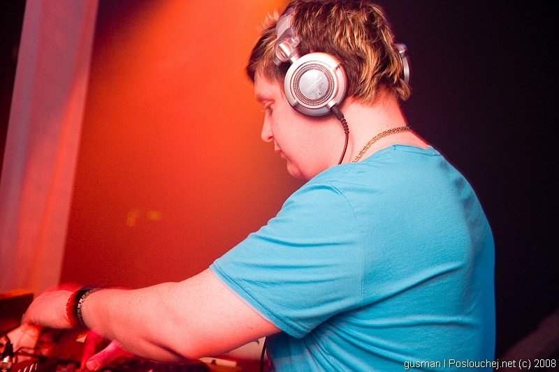 CALVIN KLEIN UNDERWEAR PRESENTS REHAB  - Pátek 4. 4. 2008