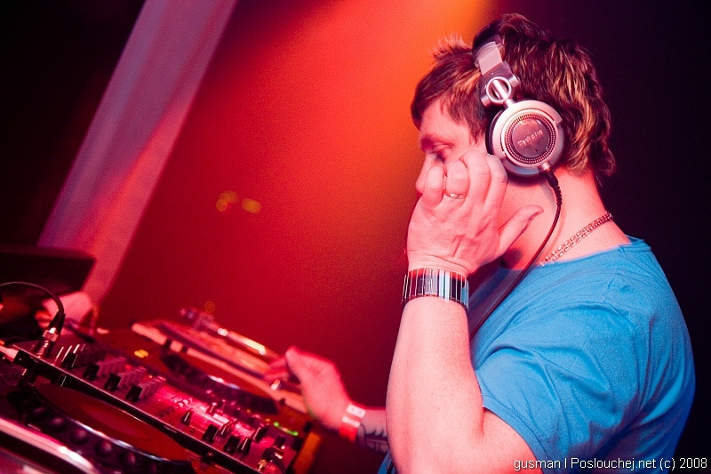 CALVIN KLEIN UNDERWEAR PRESENTS REHAB  - Pátek 4. 4. 2008