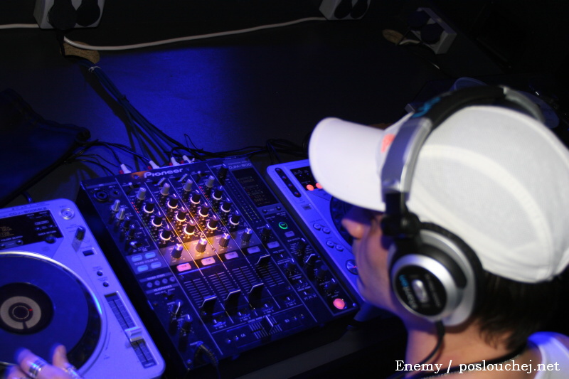 CYBERTRONIC WARM-UP - Čtvrtek 3. 4. 2008