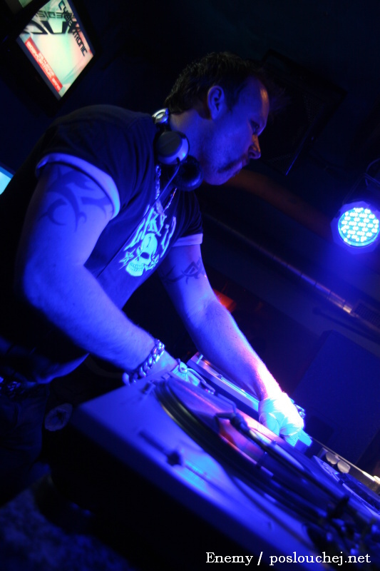 CYBERTRONIC WARM-UP - Čtvrtek 3. 4. 2008