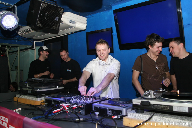 CYBERTRONIC WARM-UP - Čtvrtek 3. 4. 2008