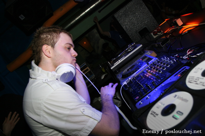 CYBERTRONIC WARM-UP - Čtvrtek 3. 4. 2008