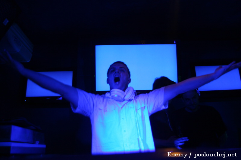 CYBERTRONIC WARM-UP - Čtvrtek 3. 4. 2008