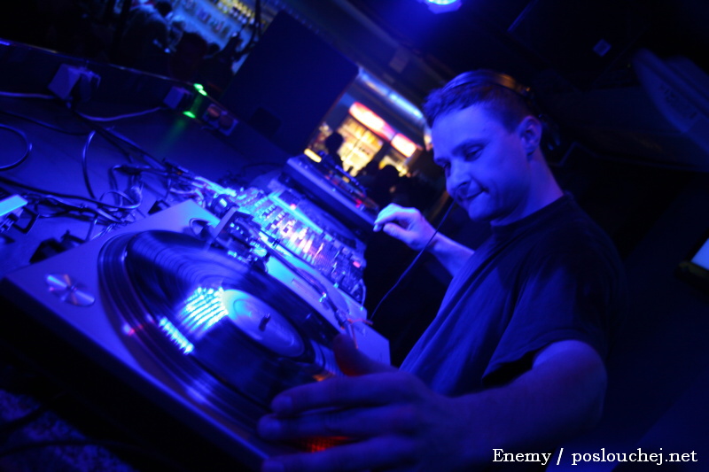 CYBERTRONIC WARM-UP - Čtvrtek 3. 4. 2008
