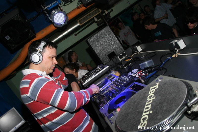 CYBERTRONIC WARM-UP - Čtvrtek 3. 4. 2008