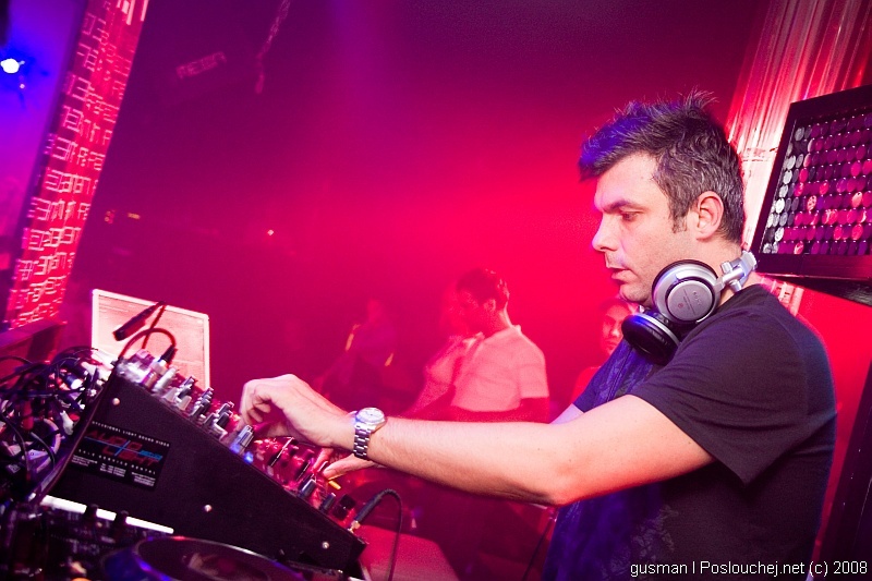 MECCA PRESENTS DARREN EMERSON  - Pátek 18. 4. 2008