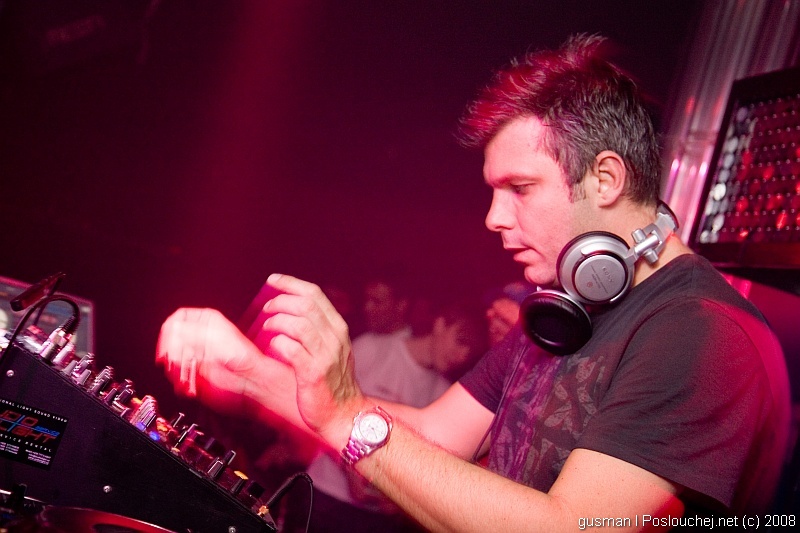 MECCA PRESENTS DARREN EMERSON  - Pátek 18. 4. 2008