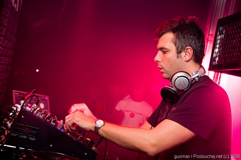 MECCA PRESENTS DARREN EMERSON  - Pátek 18. 4. 2008