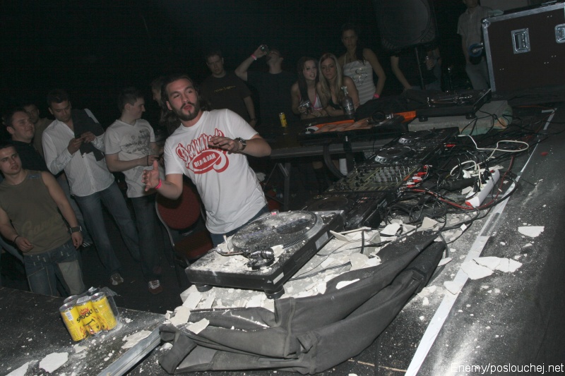 CYBERTRONIC - Pátek 25. 4. 2008