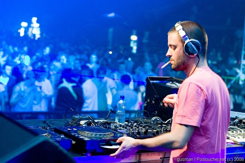 ELECTRONIC CONNECTION - Pátek 2. 5. 2008