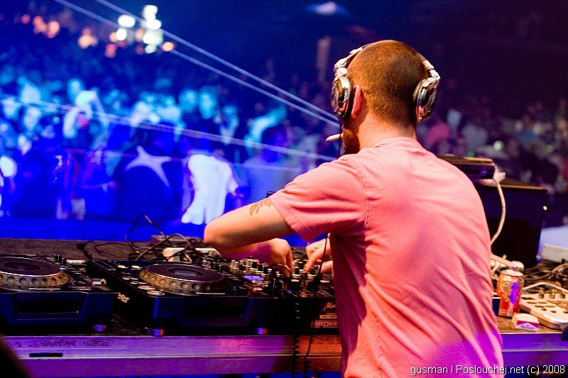 ELECTRONIC CONNECTION - Pátek 2. 5. 2008