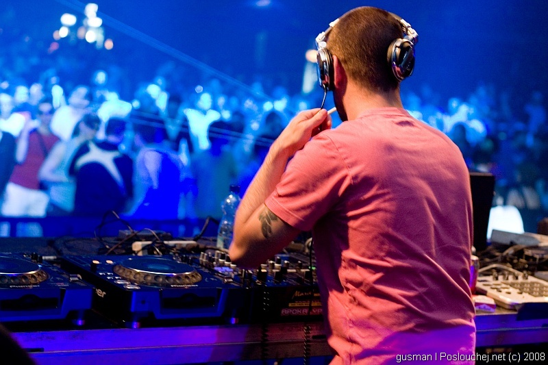 ELECTRONIC CONNECTION - Pátek 2. 5. 2008