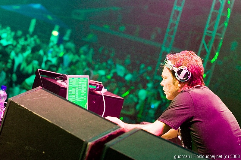 ELECTRONIC CONNECTION - Pátek 2. 5. 2008