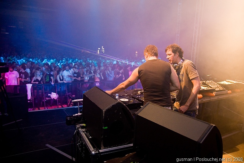 ELECTRONIC CONNECTION - Pátek 2. 5. 2008