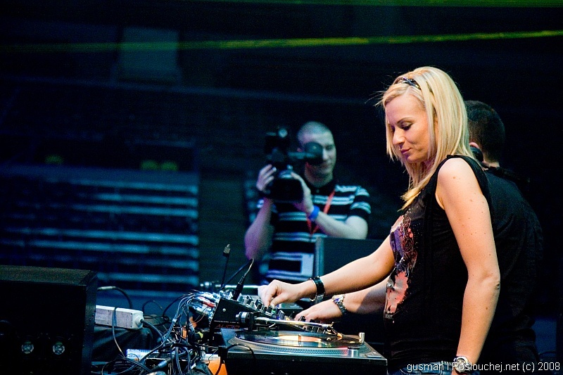 ELECTRONIC CONNECTION - Pátek 2. 5. 2008