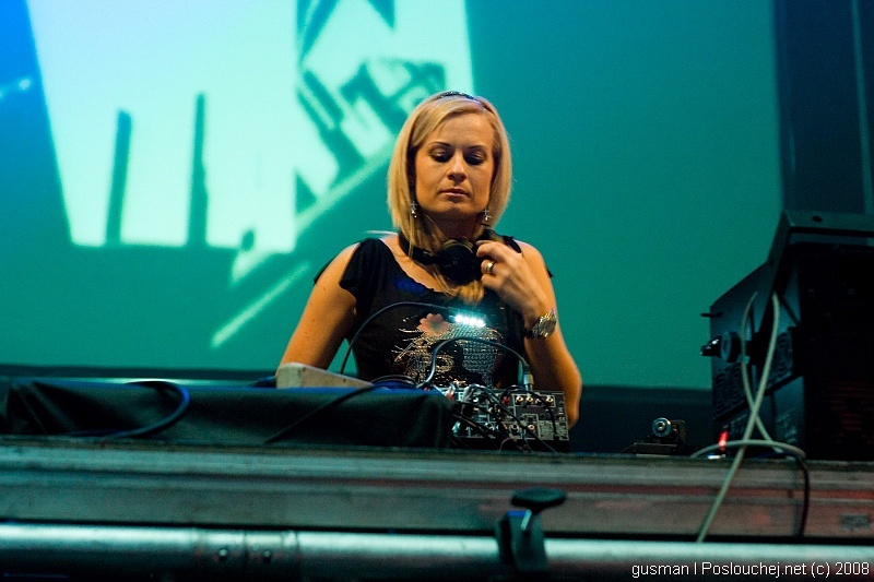 ELECTRONIC CONNECTION - Pátek 2. 5. 2008
