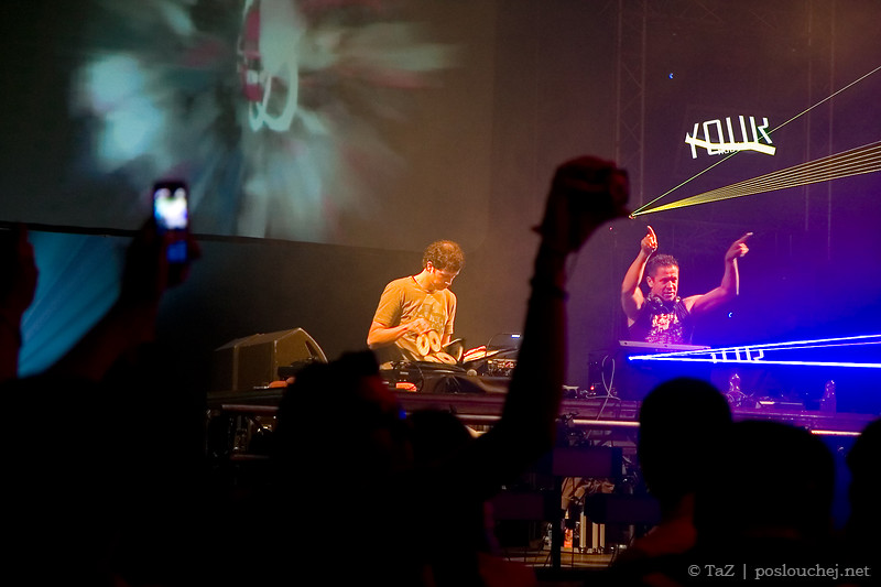 ELECTRONIC CONNECTION - Pátek 2. 5. 2008