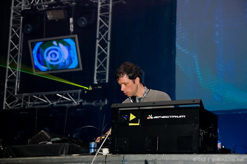 ELECTRONIC CONNECTION - Pátek 2. 5. 2008