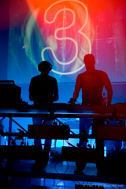 ELECTRONIC CONNECTION - Pátek 2. 5. 2008