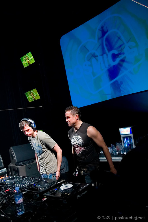 ELECTRONIC CONNECTION - Pátek 2. 5. 2008