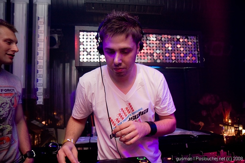 REHAB PRESENTS DJ SIMON.S - Pátek 10. 10. 2008
