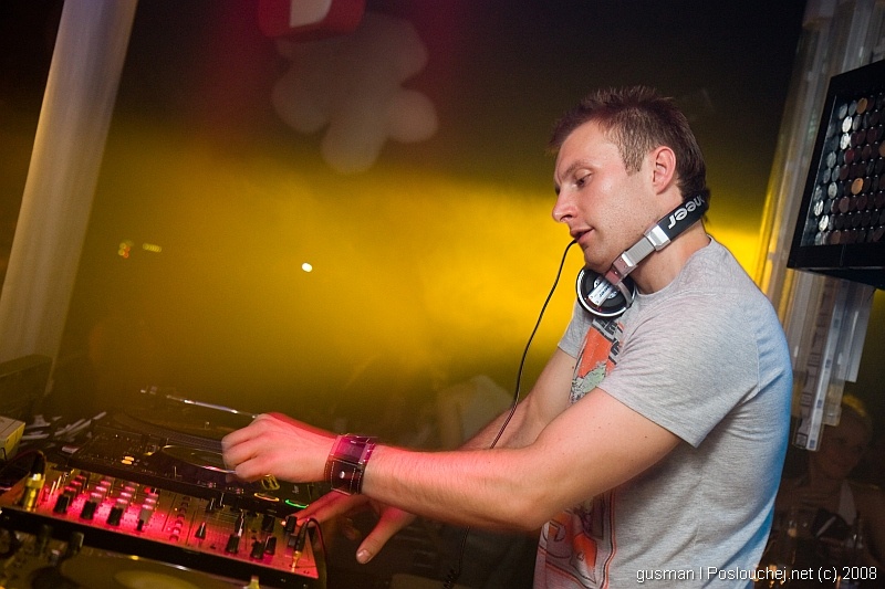 REHAB PRESENTS DJ SIMON.S - Pátek 10. 10. 2008