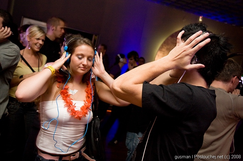 WESC HEADPHONES NIGHT - Středa 15. 10. 2008