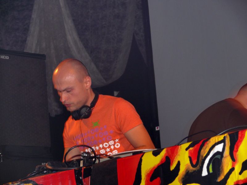 ELECTRONIC CONNECTION - Pátek 19. 12. 2008
