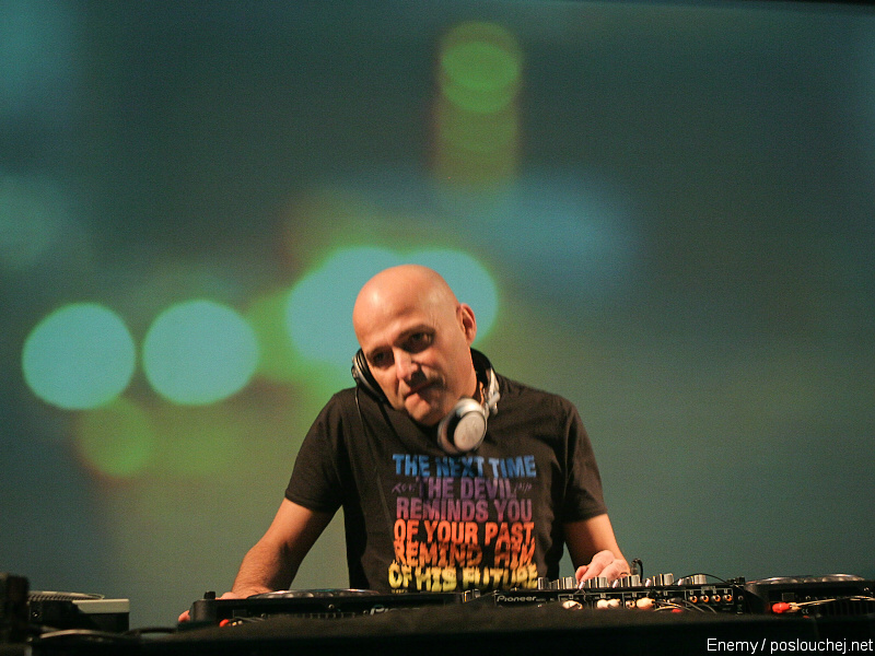ELECTRONIC CONNECTION - Pátek 19. 12. 2008