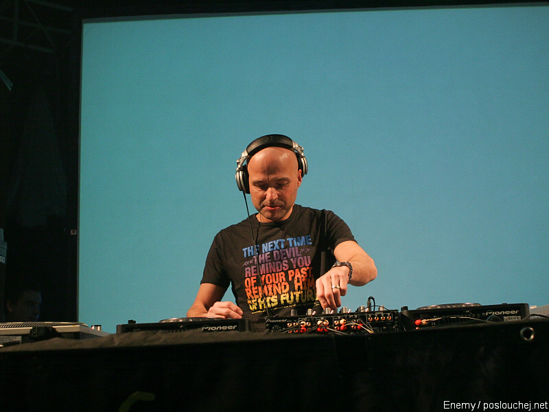 ELECTRONIC CONNECTION - Pátek 19. 12. 2008
