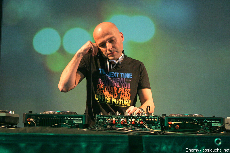 ELECTRONIC CONNECTION - Pátek 19. 12. 2008
