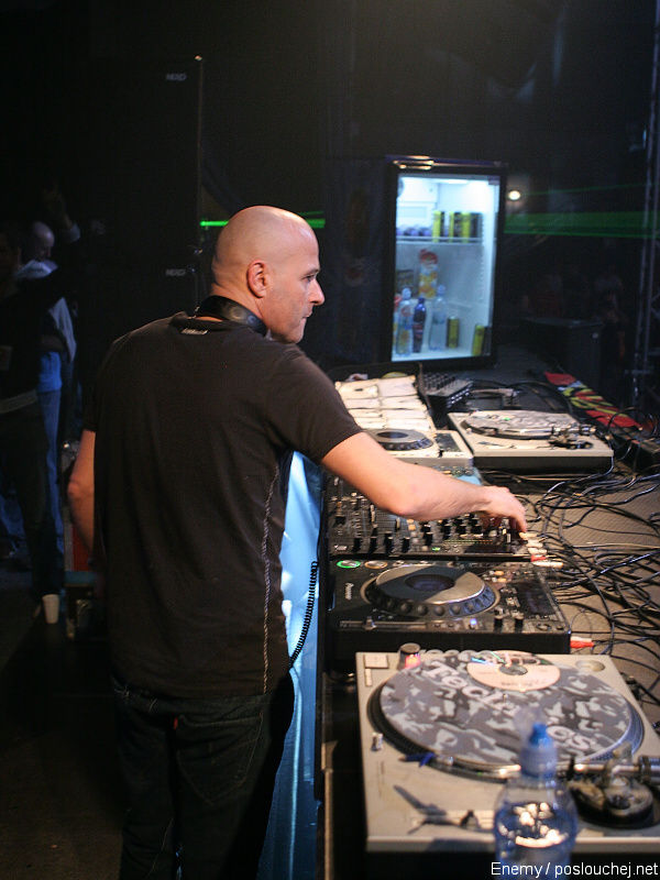 ELECTRONIC CONNECTION - Pátek 19. 12. 2008