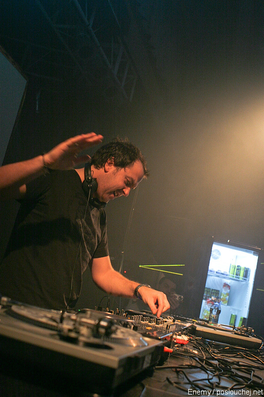 ELECTRONIC CONNECTION - Pátek 19. 12. 2008