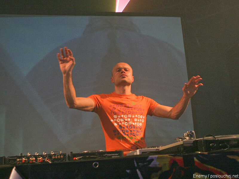 ELECTRONIC CONNECTION - Pátek 19. 12. 2008