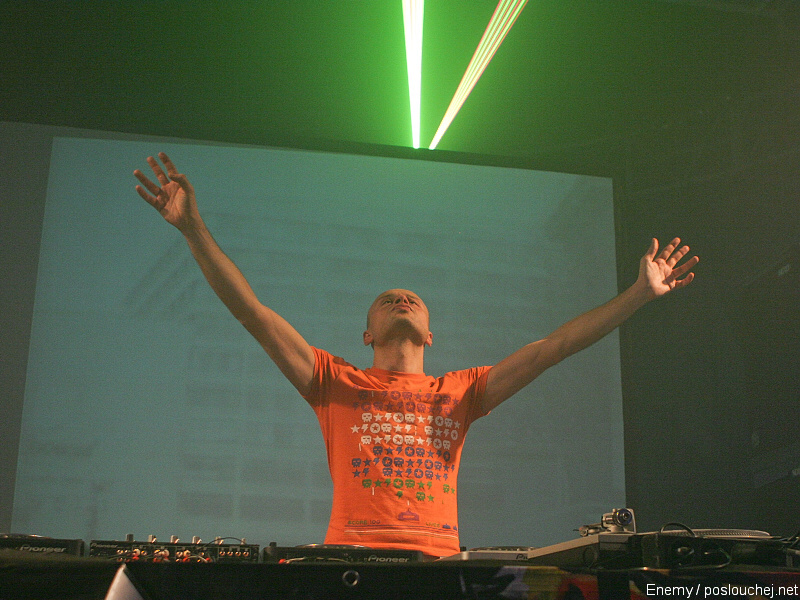 ELECTRONIC CONNECTION - Pátek 19. 12. 2008