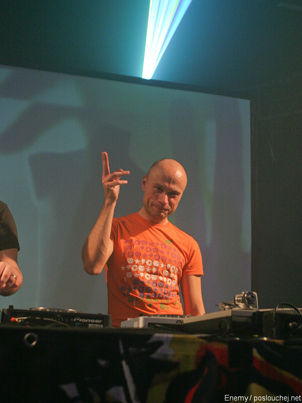 ELECTRONIC CONNECTION - Pátek 19. 12. 2008