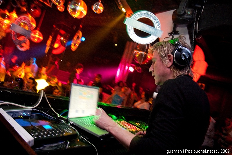 MECCAMIX WITH ALLISTER WHITEHEAD & DJ ORBITH - Pátek 24. 4. 2009