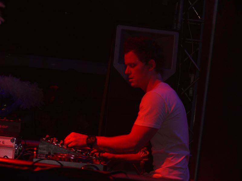 PURE - Pátek 8. 5. 2009