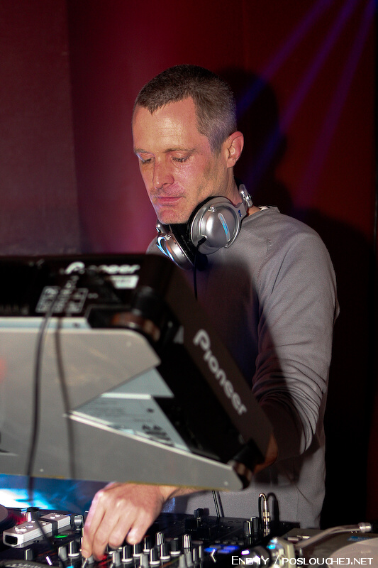 DELUXE - Čtvrtek 14. 5. 2009