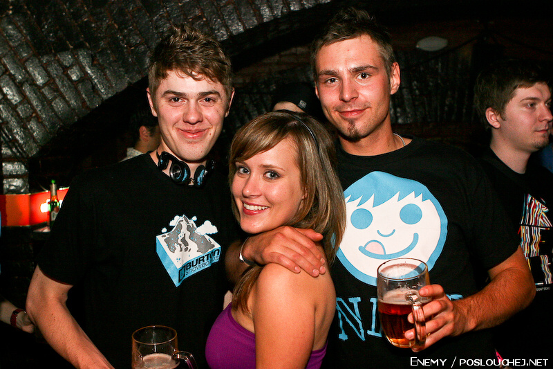 DELUXE - Čtvrtek 14. 5. 2009