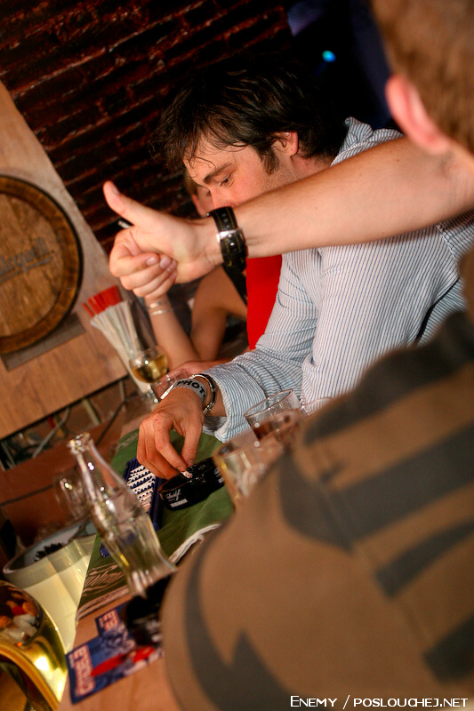 DELUXE - Čtvrtek 14. 5. 2009