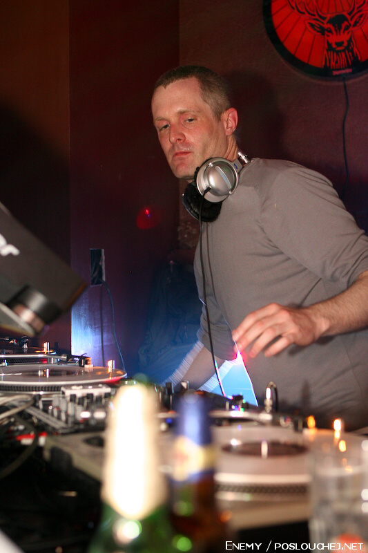 DELUXE - Čtvrtek 14. 5. 2009