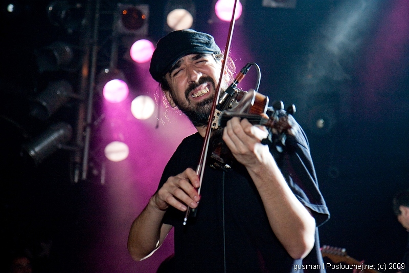 koncert: BAJOFONDO - Úterý 21. 7. 2009