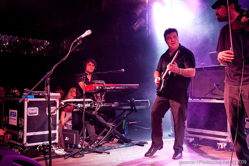 koncert: BAJOFONDO - Úterý 21. 7. 2009
